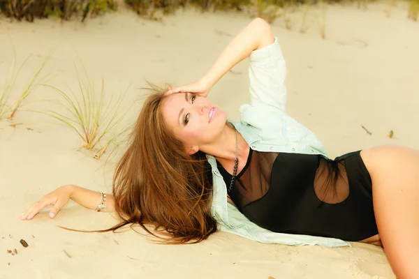 Adorable girl lying on sandy beach — Stock Photo, Image