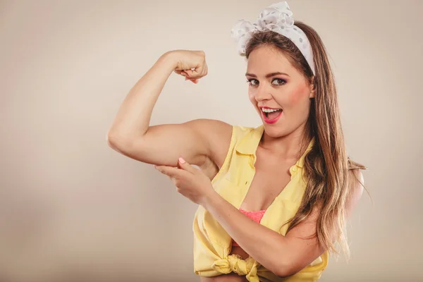 Girl showing off muscles. — Stock Photo, Image
