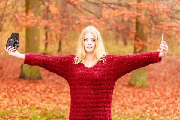 Woman  taking self photo — Stock Photo, Image