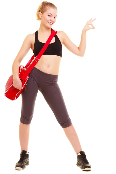 Sport. Fitness-Mädchen mit Turntasche zeigt ok Handzeichen — Stockfoto