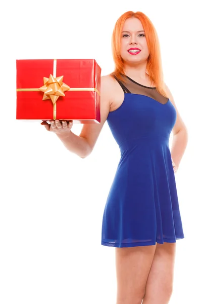 Holiday love happiness concept - Mädchen mit Geschenkbox — Stockfoto