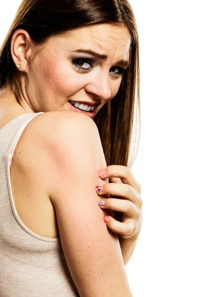 Woman scratching her itchy arm — Stock Photo, Image