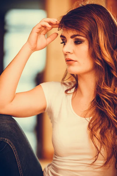 Young girl posing — Stock Photo, Image