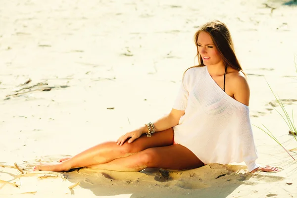 Attractive sexy girl on seashore — Stock Photo, Image