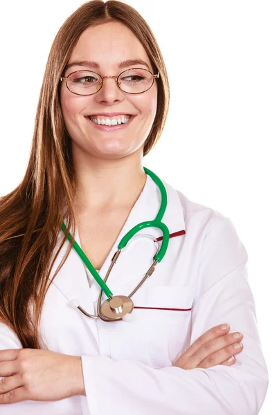 Улыбающаяся женщина врач со стетоскопом . — стоковое фото