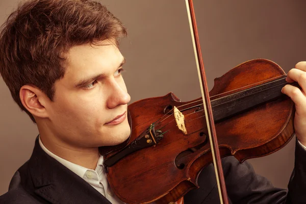 Man violinist playing violin. Classical music art — Stock Photo, Image