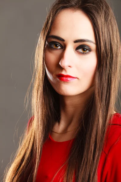 Woman long straight hair dark makeup red lips on gray — Stock Photo, Image