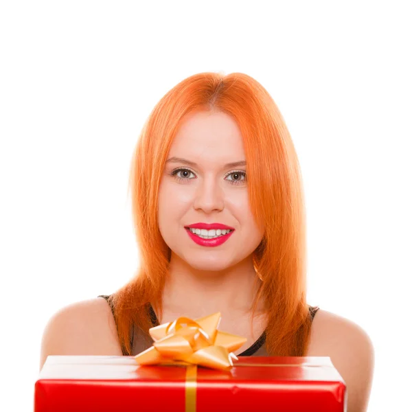 Holiday love happiness concept - Mädchen mit Geschenkbox — Stockfoto