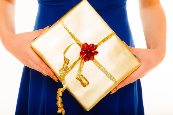 Holidays love happiness concept - girl with gift box — Stock Photo, Image