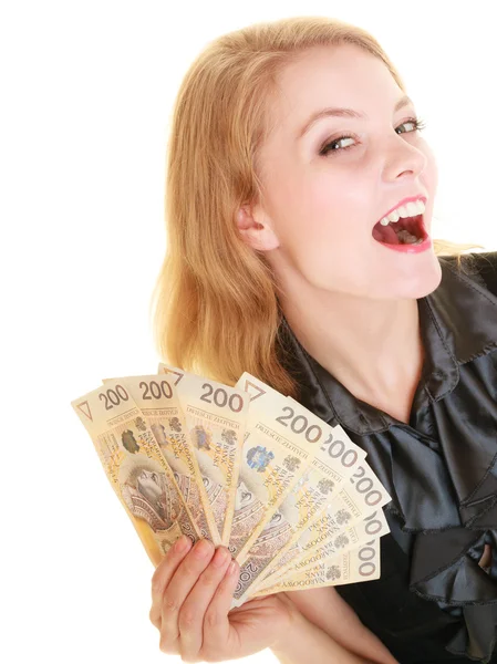 Ευτυχισμένη γυναίκα που κρατά Πολωνικά νόμισμα χρήματα τραπεζογραμματίων. — Φωτογραφία Αρχείου