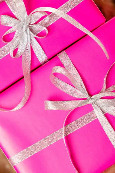 Roze doos van de gift van Kerstmis. — Stockfoto