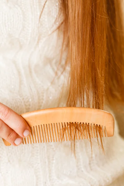 Female hand combing long hair. — Stock Photo, Image