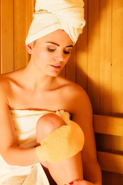 Woman relaxing in wooden sauna room — Stock Photo, Image