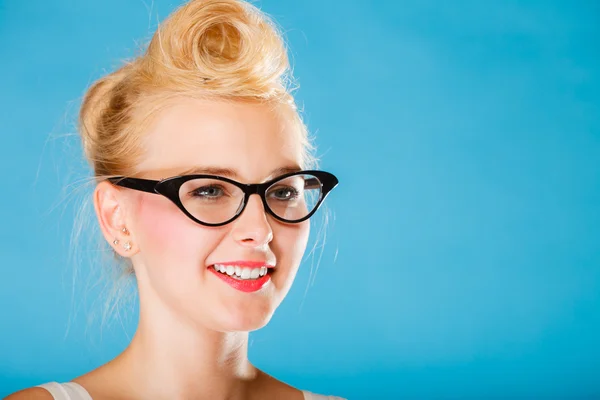 Retro pin up woman wearing eyeglasses. — Stock Photo, Image