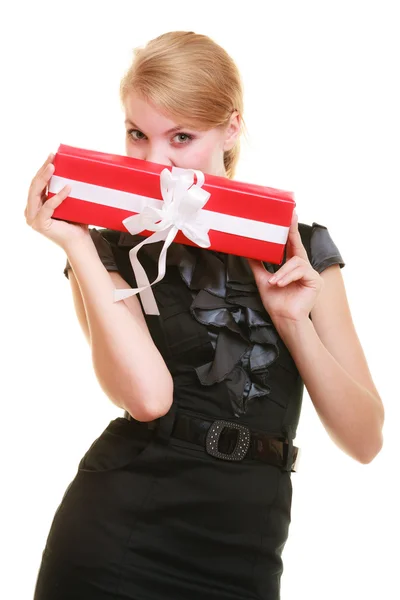 Girl holding gift box — Stock Photo, Image