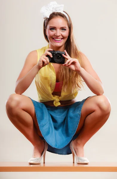 Woman taking photo with camera. — Stock Photo, Image