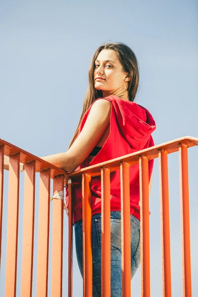 Urban girl on bridge in city. — Stock Photo, Image