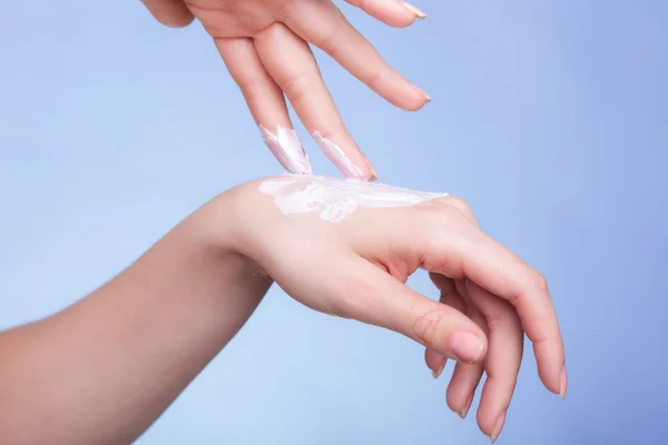 Skin care. Female palms with moisturizing cream. — Stock Photo, Image