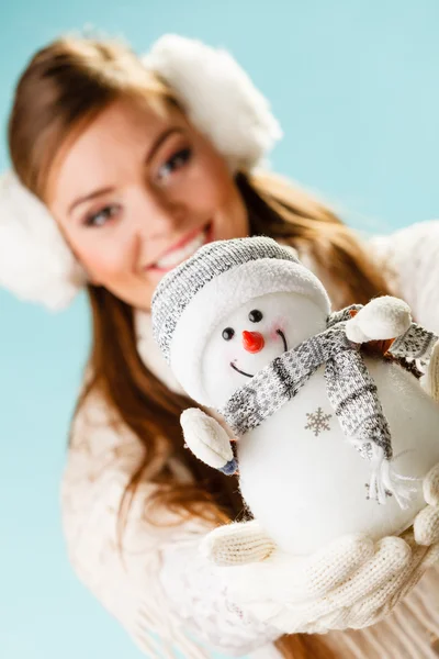 Cute woman holding snowman — Stock Photo, Image