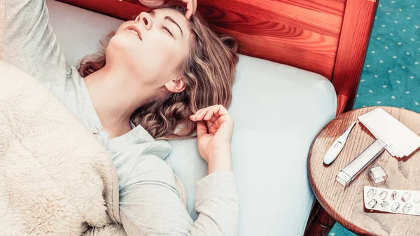 Vrouw met hoofdpijn — Stockfoto