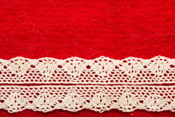 Dentelle blanche vintage sur fond rouge — Photo