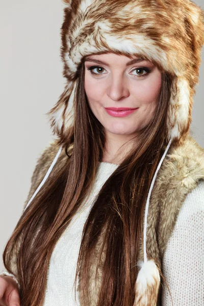 Woman in fur cap posing — Stock Photo, Image