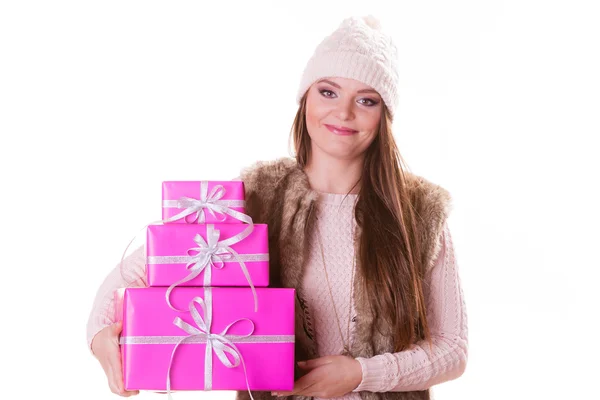 Chica sosteniendo regalos — Foto de Stock