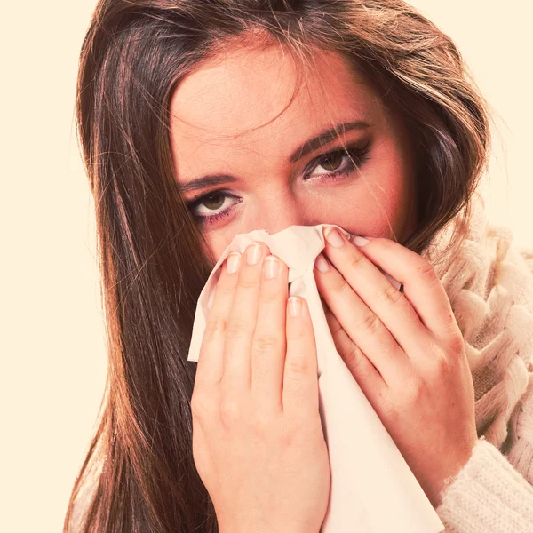 Sick woman sneezing in tissue. — Stock Photo, Image