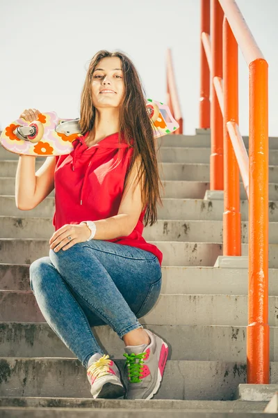 Skate girl on stairs with skateboard. — Stock Photo, Image