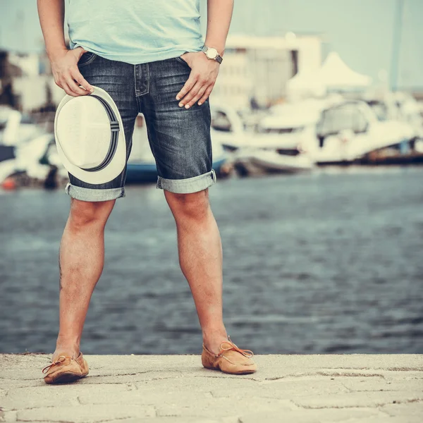 Closeup of man legs on pier in port with yachts. — Stock Photo, Image