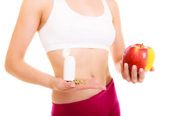 Mulher segurando vitaminas e maçã. Serviços de saúde. — Fotografia de Stock