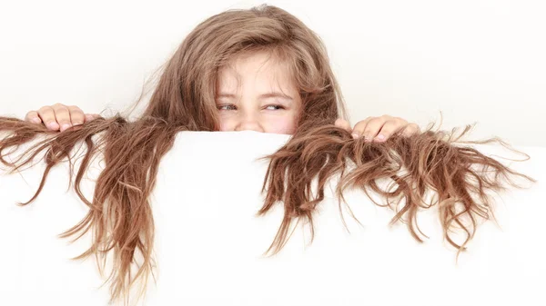 Little girl kid with long hair holds empty banner. — Stock Photo, Image