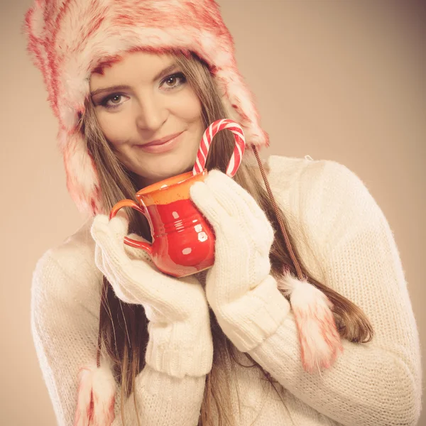 Mujer con dulces de Navidad —  Fotos de Stock