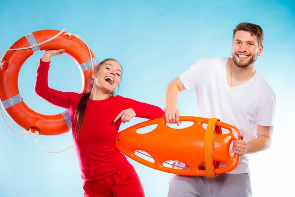 Rettungsschwimmer mit Ausrüstung im Einsatz — Stockfoto