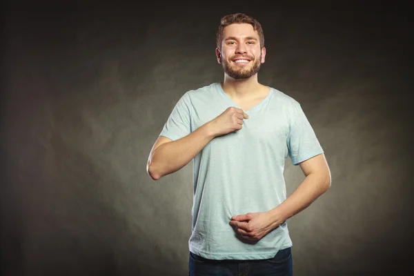 Man guy in blank shirt with empty copy space. — Stock Photo, Image