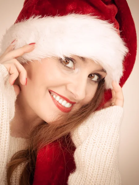 Mulher usando chapéu de Papai Noel — Fotografia de Stock