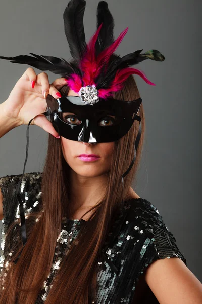 头戴狂欢节面具的女人 — 图库照片
