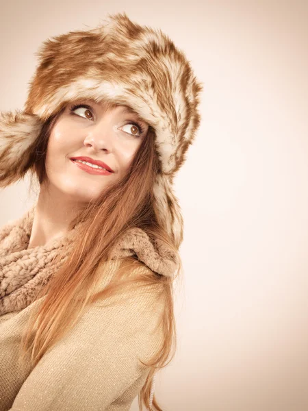 Woman wearing wintertime clothes — Stock Photo, Image