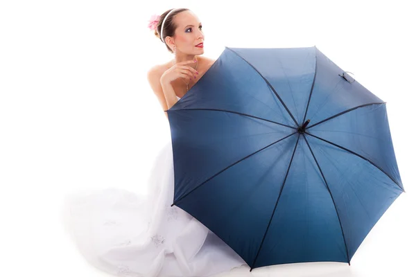 Full length bride in wedding gown holds umbrella — Stock Photo, Image