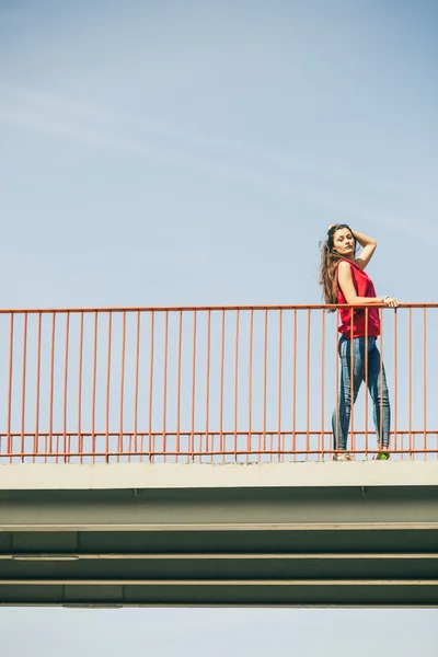 Girl on bridge in city. — Stock Photo, Image