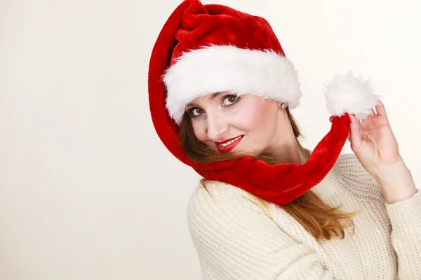 Donna che indossa Babbo Natale cappello ritratto . — Foto Stock