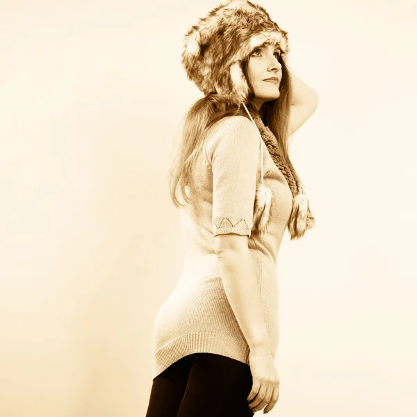 冬の服を着て女性の毛皮の帽子 — ストック写真