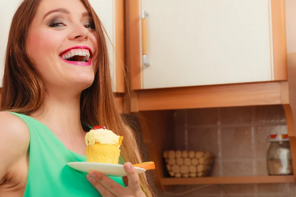 Woman holding delicious cake — Stock Photo, Image