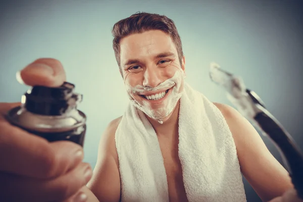 Handsome man  preparing to shave — Stock Photo, Image