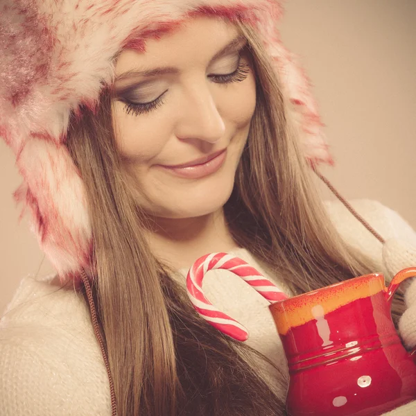 Mujer con dulces de Navidad —  Fotos de Stock
