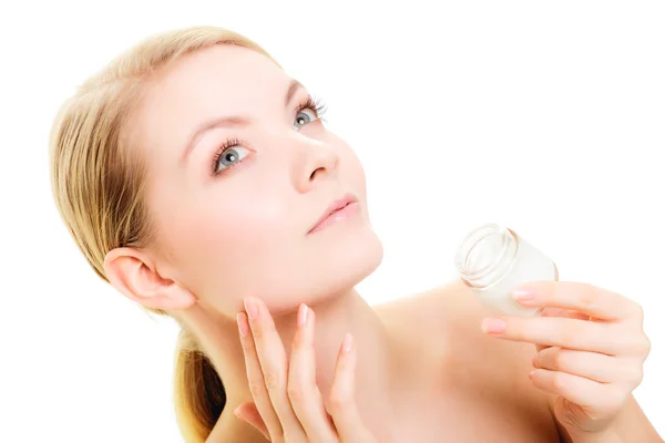 Skin care. Girl applying moisturizing cream — Stock Photo, Image