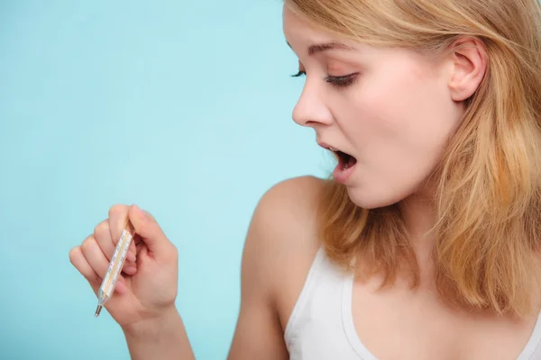 Flu. Sick girl with fever checking thermometer. — Stock Photo, Image