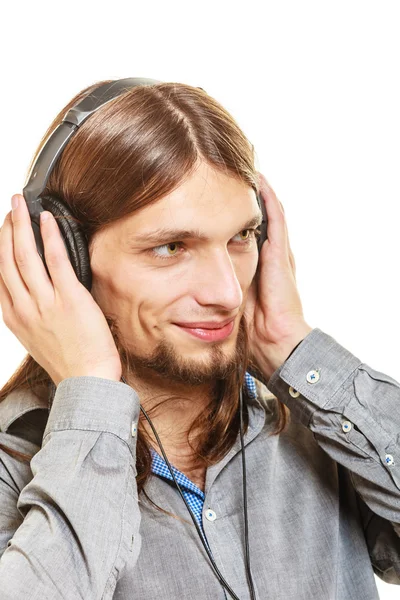 Hombre con auriculares escuchando música. Ocio . — Foto de Stock