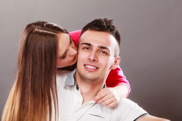 Woman kissing man. Happy couple. Love. — Stock Photo, Image