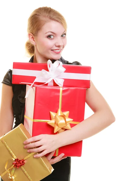 Le vacanze amano il concetto di felicità - ragazza con scatole regalo — Foto Stock